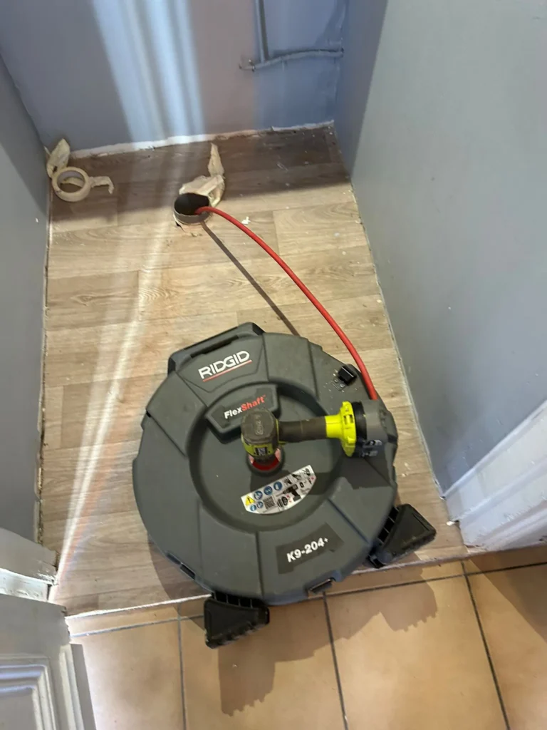 Curage à sec d’une canalisation avec une machine Picote